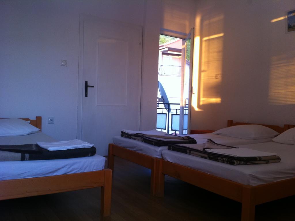 Guest House Lokoski Peštani Camera foto