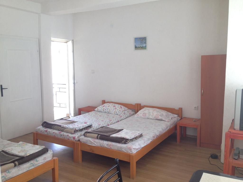Guest House Lokoski Peštani Camera foto
